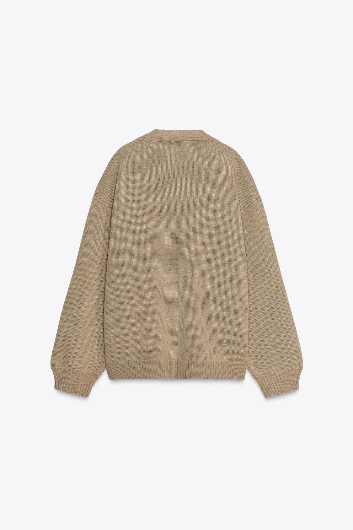 OVERSIZED KNIT SWEATER