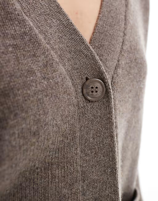 Vest in a wool blend with turned-up sleeves in taupe brown